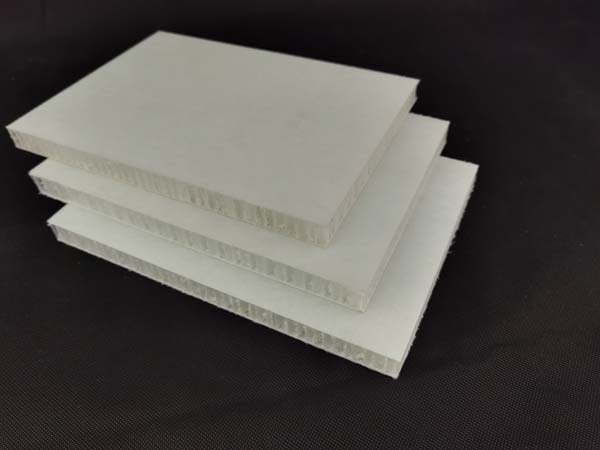 CFRTP蜂窩闆纖(xiān)維均勻分布具(ju)有顯著力學性(xìng)能