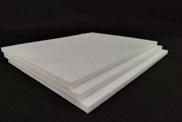 cfrt蒙皮(pí)夾層闆取代傳(chuan)統材料,是實現(xian)車輛輕量化的(de)關鍵